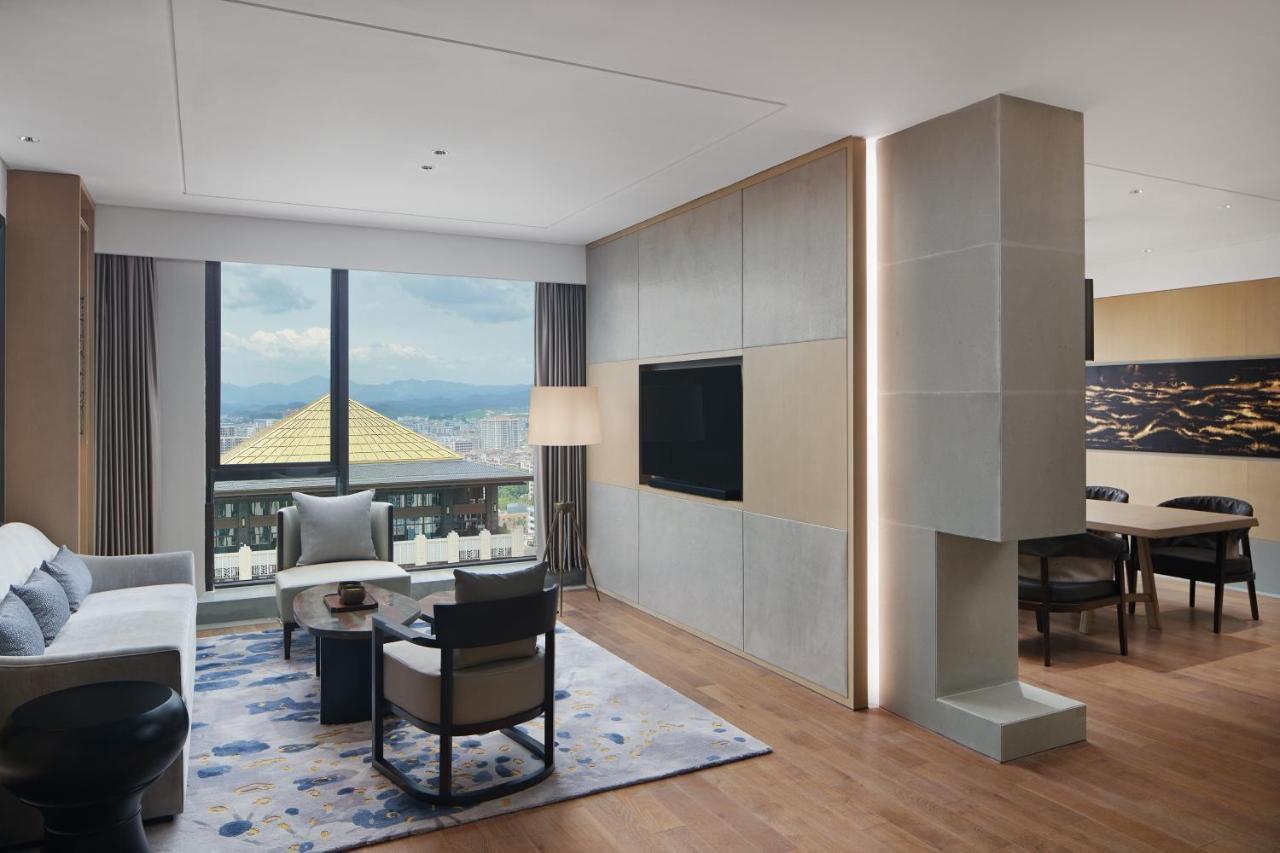 Sheraton Yunfu Xinxing Hotel מראה חיצוני תמונה