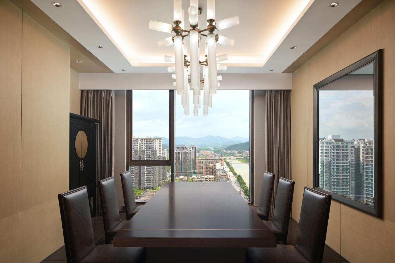 Sheraton Yunfu Xinxing Hotel מראה חיצוני תמונה