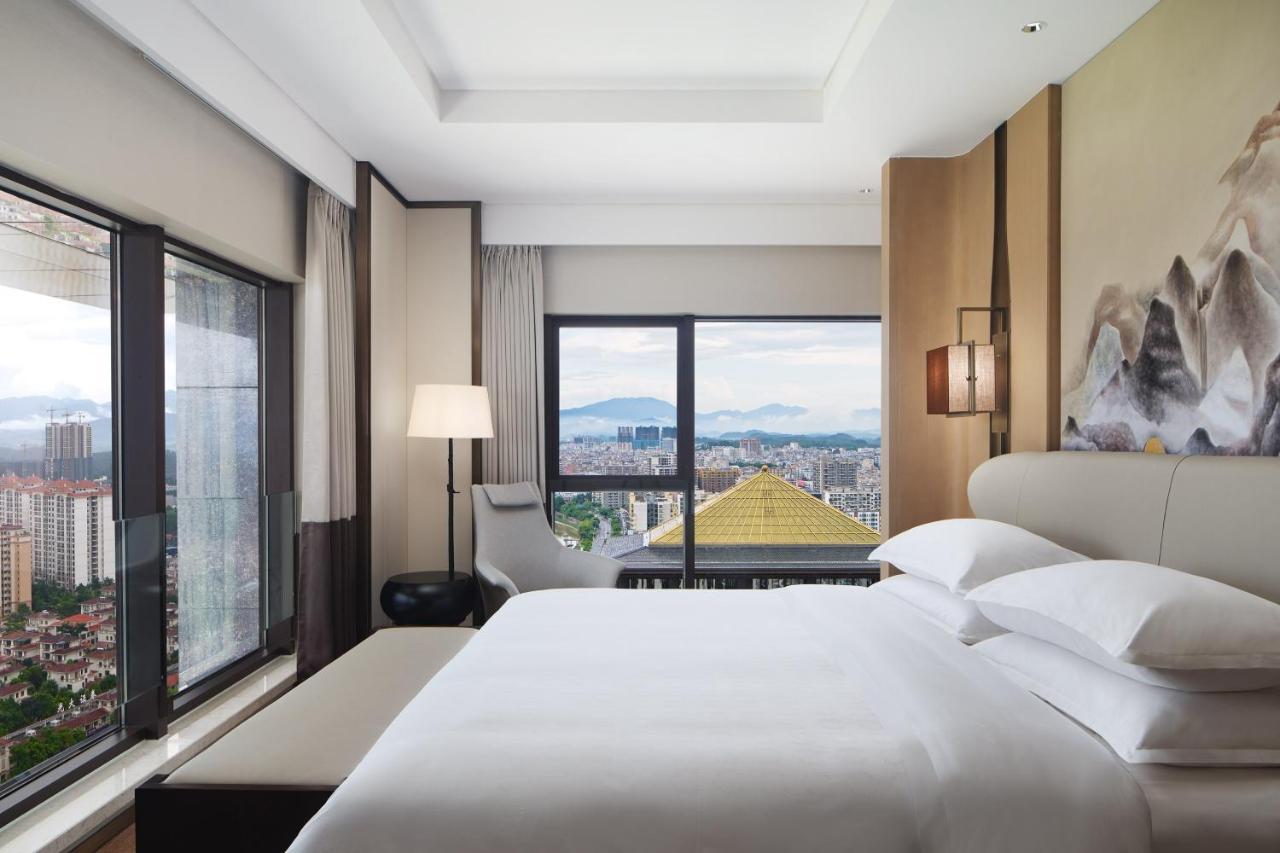 Sheraton Yunfu Xinxing Hotel מראה חיצוני תמונה