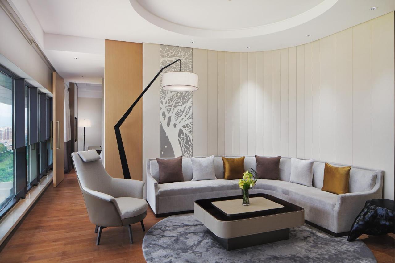 Sheraton Yunfu Xinxing Hotel מראה חיצוני תמונה