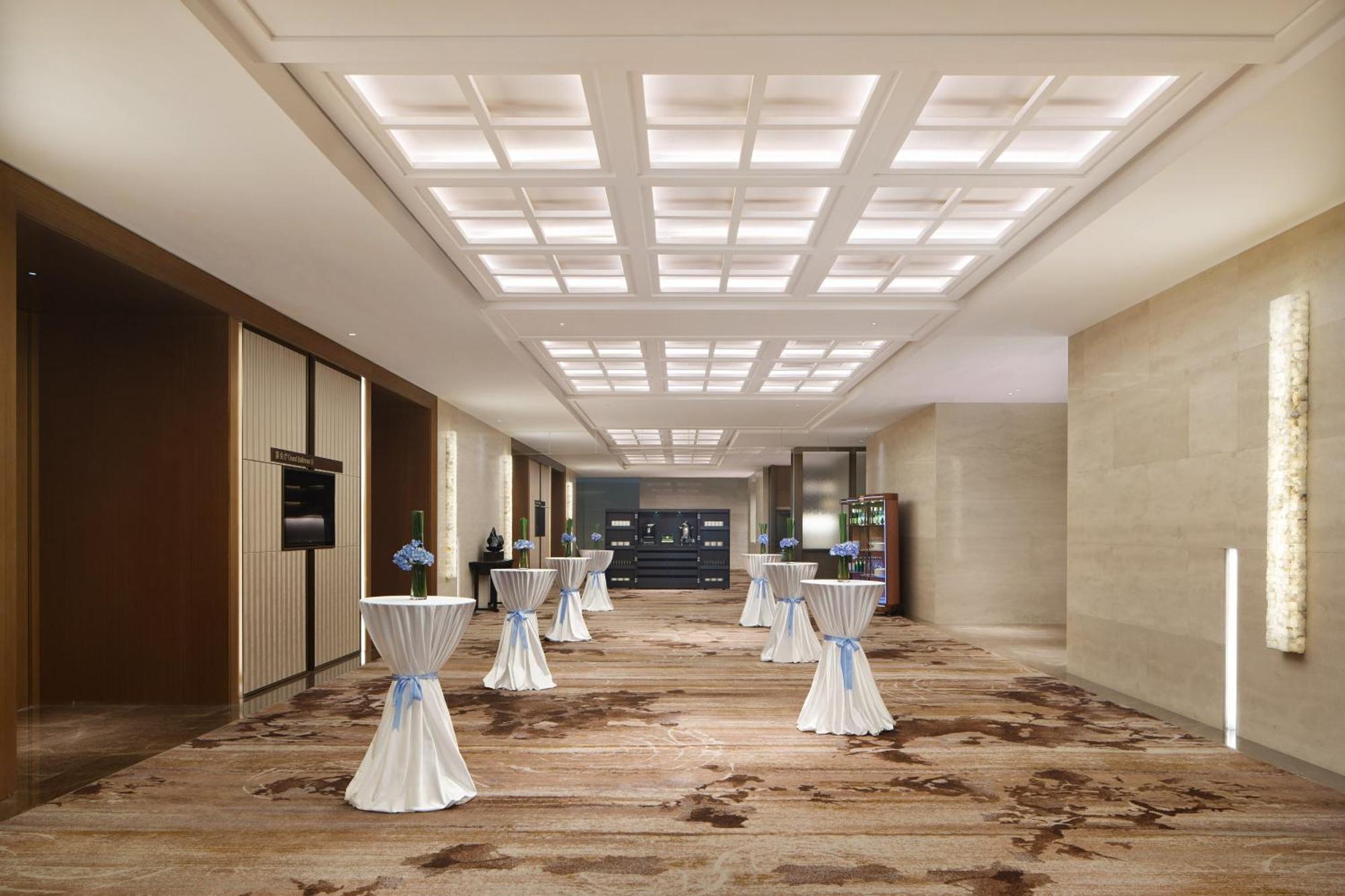 Sheraton Yunfu Xinxing Hotel מראה חיצוני תמונה